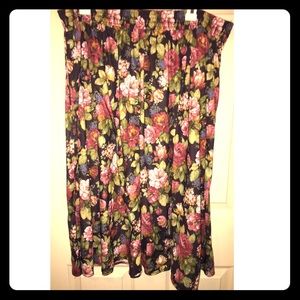 3/$15 sale! Floral skirt